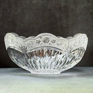 Oneida Crystal Southern Garden Centerpiece Bowl 9 1/2"